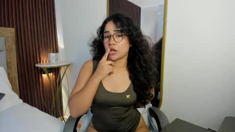 rossie_lanie_ online show from April 1, 2026, 6:16 pm