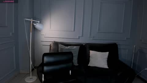 Rossie Rivers online show from December 14, 2025, 1:38 pm