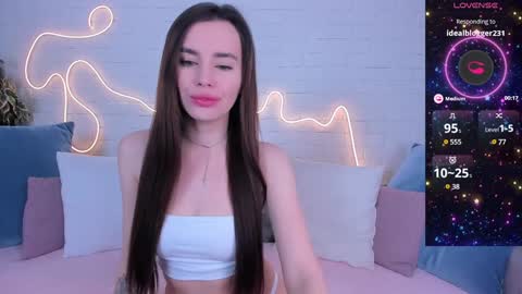 Snapshot of rossy_babe_ chatting on January 22, 2025, 12:06 am Rossy online show from January 22, 2025, 12:06 am