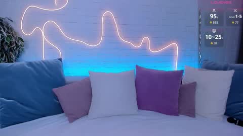 Snapshot of rossy_babe_ chatting on October 17, 2025, 11:40 pm Rossy online show from October 17, 2025, 11:40 pm