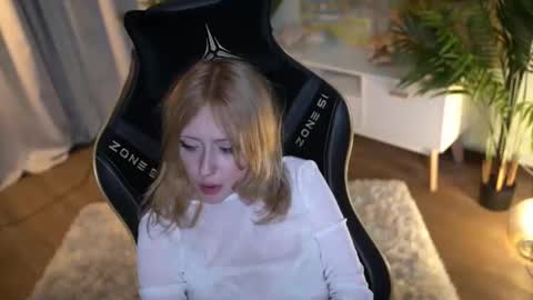 rosy_petal online show from September 16, 2025, 2:12 am