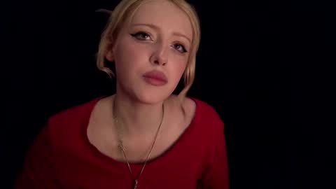 rosy_petal online show from October 15, 2025, 10:59 am