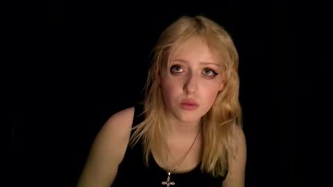 rosy_petal online show from October 16, 2025, 5:58 pm