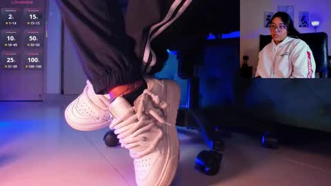 rosyejones online show from November 25, 2025, 3:17 am