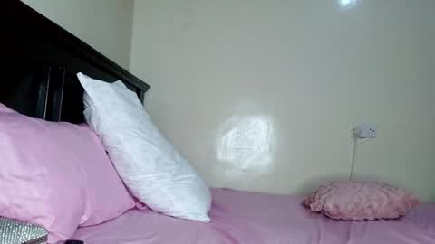 Snapshot of roundbootie chatting on July 1, 2026, 3:34 pm roundbootie online show from July 1, 2026, 3:34 pm