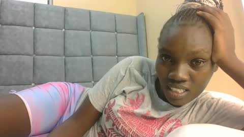 roundedass979516 online show from December 1, 2024, 7:58 pm