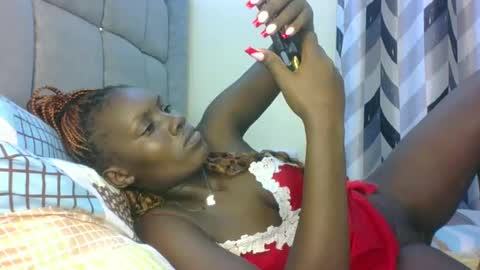 roundedass979516 online show from February 15, 2025, 3:52 am