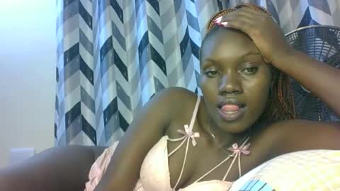 roundedass979516 online show from February 16, 2025, 9:48 am