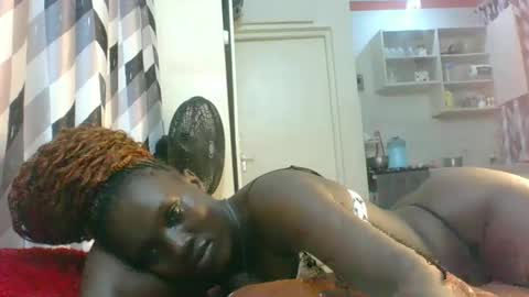 roundedass979516 online show from February 19, 2025, 2:23 am