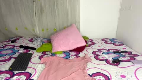 Snapshot of rousemilf4u chatting on February 23, 2025, 5:23 am rouse online show from February 23, 2025, 5:23 am