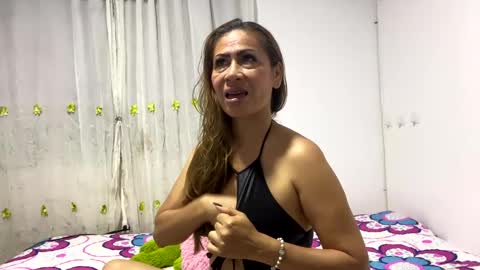 Snapshot of rousemilf4u chatting on February 26, 2025, 9:21 am rouse online show from February 26, 2025, 9:21 am