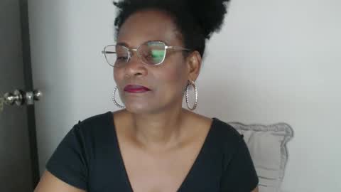 luxa online show from February 22, 2025, 9:15 pm