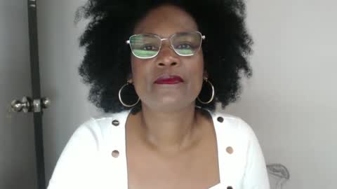 luxa online show from February 24, 2025, 1:21 pm