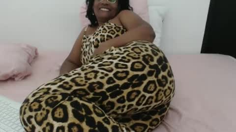 luxa online show from October 11, 2025, 2:44 am