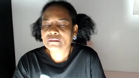 Snapshot of roushlove chatting on June 17, 2026, 7:00 am luxa online show from June 17, 2026, 7:00 am