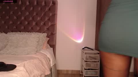 Rouss marie henao  online show from November 13, 2025, 3:00 pm