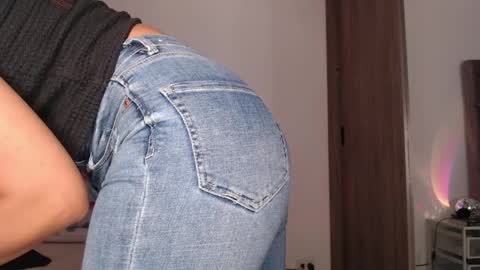 Rouss marie henao  online show from April 10, 2026, 9:58 am