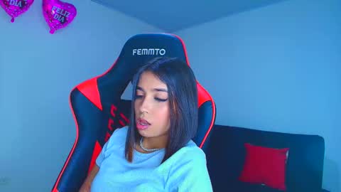 Snapshot of rousse_violet chatting on October 17, 2025, 10:23 pm rousse_violet online show from October 17, 2025, 10:23 pm