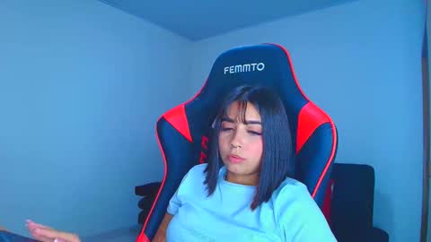 Snapshot of rousse_violet chatting on October 20, 2025, 10:21 pm rousse_violet online show from October 20, 2025, 10:21 pm