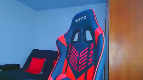 Snapshot of rousse_violet chatting on October 24, 2025, 10:06 pm rousse_violet online show from October 24, 2025, 10:06 pm