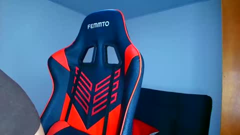 Snapshot of rousse_violet chatting on November 4, 2025, 10:09 pm rousse_violet online show from November 4, 2025, 10:09 pm