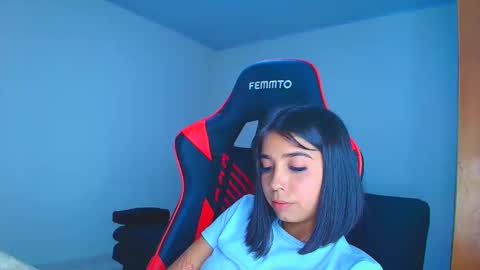 Snapshot of rousse_violet chatting on November 10, 2025, 11:48 pm rousse_violet online show from November 10, 2025, 11:48 pm