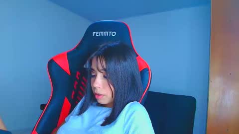 Snapshot of rousse_violet chatting on November 12, 2025, 12:00 am rousse_violet online show from November 12, 2025, 12:00 am