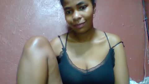 rovaelyah online show from November 17, 2025, 5:19 pm