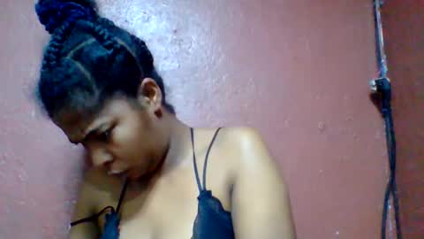rovaelyah online show from May 25, 2026, 7:03 am
