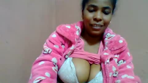 Snapshot of rovaelyah chatting on July 6, 2026, 5:48 pm rovaelyah online show from July 6, 2026, 5:48 pm