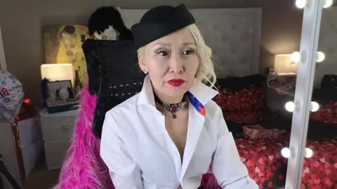 Snapshot of roxalanastar chatting on April 28, 2026, 8:19 am Roxalana online show from April 28, 2026, 8:19 am