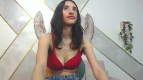 Snapshot of roxana_cyrano chatting on February 17, 2025, 9:41 pm online show from February 17, 2025, 9:41 pm