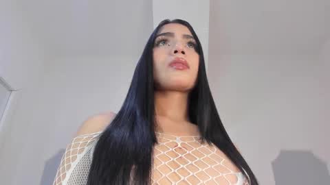 roxana_scott1 online show from April 2, 2026, 3:37 am
