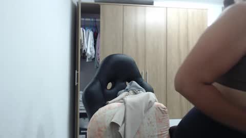 Roxana online show from November 6, 2025, 1:39 am