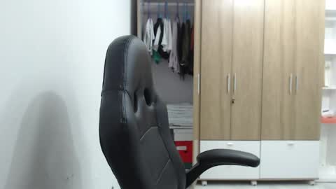 Roxana online show from April 21, 2026, 1:42 am