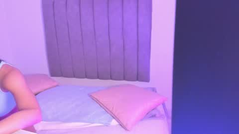 Roxane online show from December 5, 2025, 12:14 pm