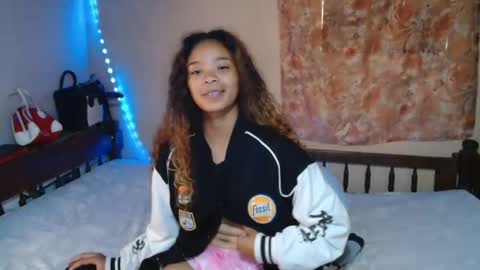 roxanne_98 online show from February 2, 2025, 5:21 am