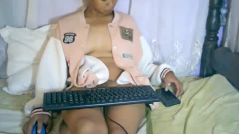 roxanne_98 online show from February 16, 2025, 3:37 am