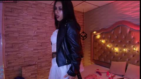 roxanne_han online show from October 10, 2025, 11:53 am