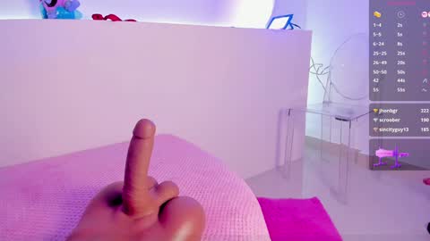 Roxanne Gomez online show from January 12, 2025, 6:05 pm