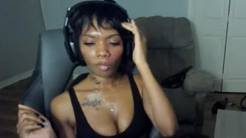 roxcakes online show from May 13, 2026, 3:42 pm