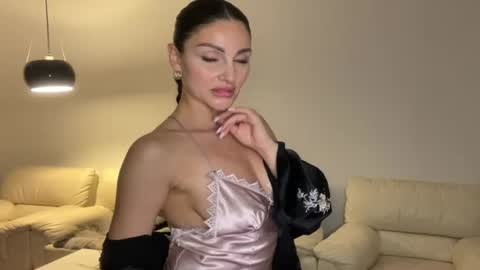 Snapshot of roxellesilvara chatting on July 15, 2026, 11:32 pm Roxy online show from July 15, 2026, 11:32 pm