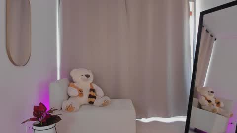  R O X I E  online show from October 19, 2025, 7:58 pm