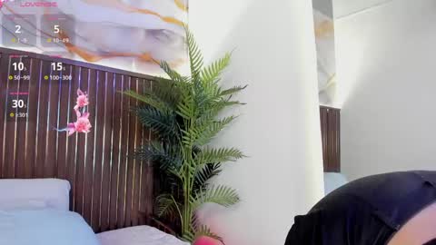 Snapshot of roxie_ns chatting on April 18, 2026, 12:53 pm Roxie online show from April 18, 2026, 12:53 pm