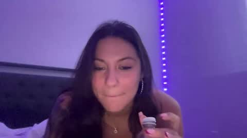 Snapshot of roxie_v chatting on October 27, 2025, 7:51 pm Roxie online show from October 27, 2025, 7:51 pm