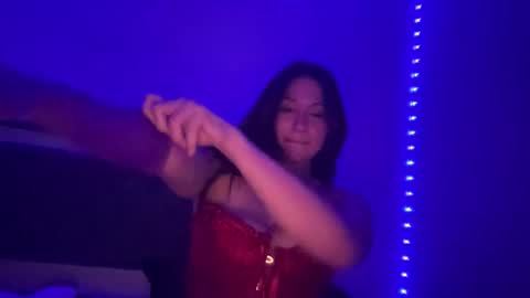 Snapshot of roxie_v chatting on November 2, 2025, 4:59 am Roxie online show from November 2, 2025, 4:59 am