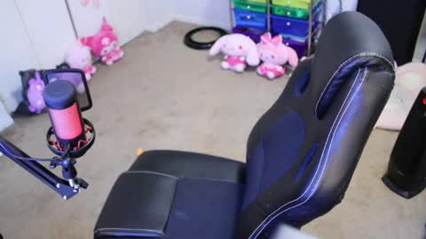 roxie online show from October 4, 2025, 2:48 pm