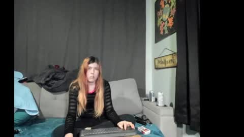 roxihazeleyes online show from October 31, 2025, 3:29 am