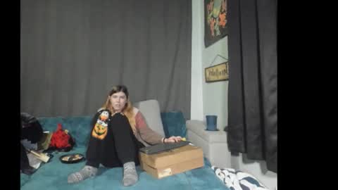 roxihazeleyes online show from December 4, 2025, 1:48 am