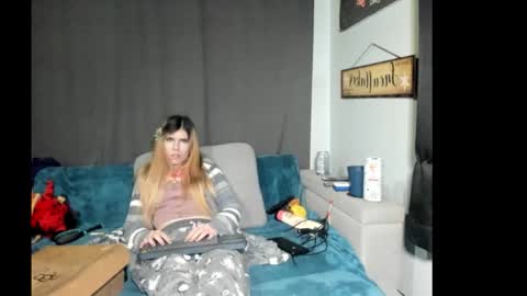 roxihazeleyes online show from January 19, 2026, 6:06 am